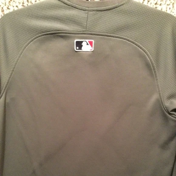 Authentic MLB Boston Red Sox Majestic Brand Shirt - Picture 5 of 5